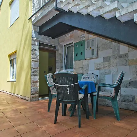 Branko 1645 Appartamento